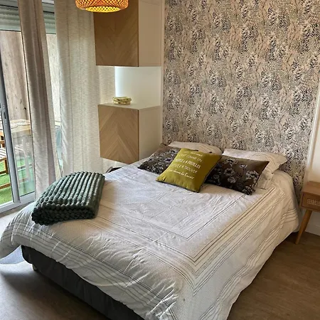 De La Lagune Piscine Parking *