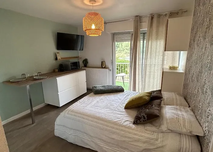 De La Lagune Piscine Parking