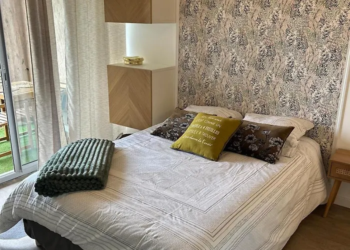 De La Lagune Piscine Parking *