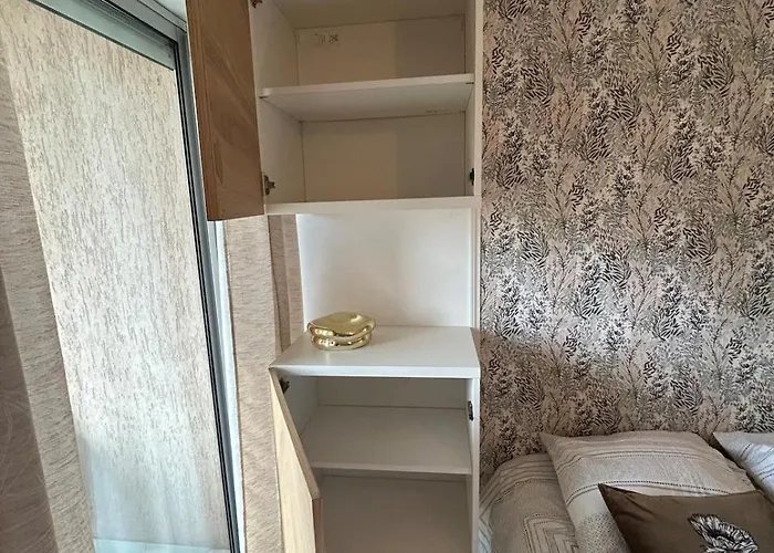 De La Lagune Piscine Parking *